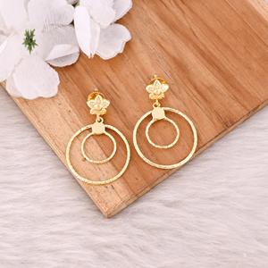 Boucles d'oreilles en or, boucles d'oreilles en laiton faites à la main, boucles d'oreilles à clous, vente chaude, meilleure qualité, boucles d'oreilles tendance pour femmes, vente chaude, meilleur design - Product Image 2