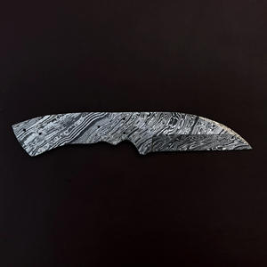 มีดใบตายเหล็กดามัสกัสทำมือ ทนทานสูง พร้อมปลอกหนังสั่งทำพิเศษ รับผลิตแบบ OEM รับประกัน 3 ปี สำหรับการตั้งแคมป์กลางแจ้ง - Product Image 3