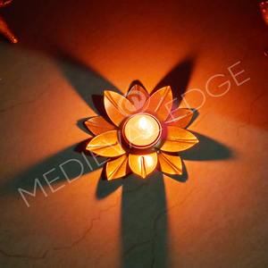 Elegante pétalo de flor de hierro Diya, lámpara de aceite tradicional de la mejor calidad para decoración del hogar, empresa manufacturada más grande para especial - Product Image 3