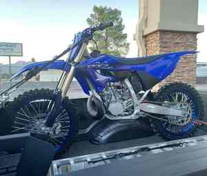 Yamaha YZ450F 2024, moto tout-terrain en fibre de carbone, série Challenger, nouvelle et originale - Product Image 3