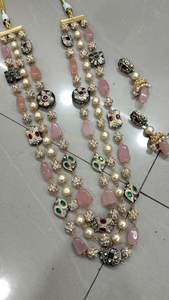 ชุดสร้อยคอพร้อมต่างหูดีไซน์หรูหรา คุณภาพพรีเมียม ประดับด้วยลูกปัด 3 ชั้น สไตล์โมเดิร์น เหมาะสำหรับงานแต่งงานและงานเลี้ยง - Product Image 3