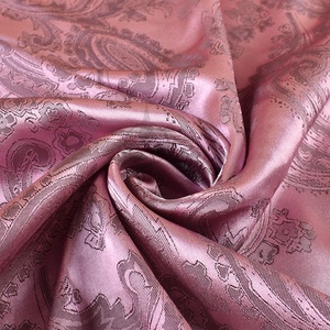 ผ้าคลุมไหล่ซาตินสำหรับผู้หญิงผ้าพันคอผ้าไหมโพลีเอสเตอร์ทนทานลายเมฆมีกลิ่นหอมแบบใหม่หรูหราออกแบบได้ตามต้องการ - Product Image 3