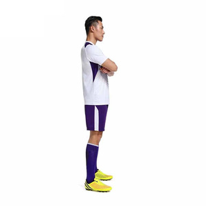 Ensemble de vêtements de football personnalisables de haute qualité pour adultes, comprenant un haut avec logo imprimé numériquement, service OEM disponible, kits unisexes - Product Image 4