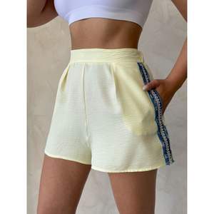 Shorts de Mezclilla con Detalles para Mujer - Product Image 4