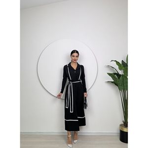 Robe fourreau confortable GARNI 1008 avec manches carotte à passepoil - Product Image 5