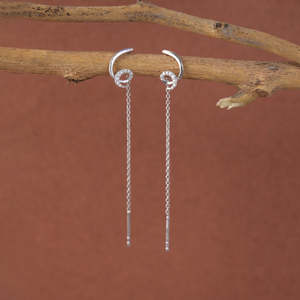 Pendientes Colgantes de Plata de Ley 925 de Primera Calidad con Diseño de Luna y Hilo Sui Dhaga - Product Image 2