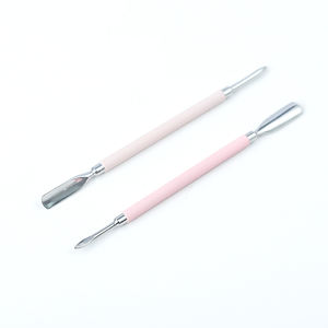 Empujador de cutículas de acero inoxidable Limpiador de uñas con punta de goma Mini logotipo personalizado Pelador blanco Raspador Empujador de cutículas y cuchillo - Product Image 1