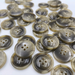 Ivory Cafe 36L Botón de bocina de resina ecológico con 4 agujeros para decoración del hogar o uso de café - Product Image 2