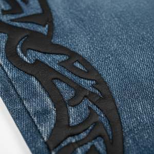 กางเกงยีนส์เดนิมสีครามทรงหลวมสไตล์สตรีทแวร์ Y2K สำหรับผู้ชาย ตัดเย็บแบบกระดุมสูง ทรงขาบาน แต่งลายกราฟิก 3 มิติ แบบทำเก่า - Product Image 4