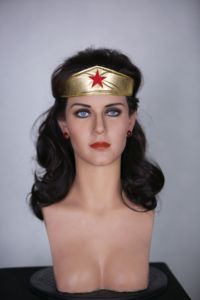 Estatua de Cera de Personaje de Película Realista de Alta Gama Personalizada, Figura de Lynda <span class=keywords><strong>Carter</strong></span> de Mujer Maravilla a Tamaño Real - Product Image 4