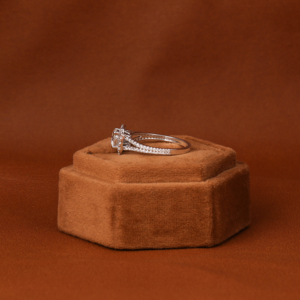 Anillo de Compromiso de Oro Sólido de 18 Quilates con Diamante Cultivado en Laboratorio de Corte Redondo de Lujo con Engaste Halo, Hermoso Anillo de Diamantes para Mujer - Product Image 4