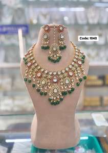Ensemble de bijoux de mariée traditionnel Polki Collier Kundan artisanal avec boucles d'oreilles assorties disponibles au meilleur prix de l'Inde - Product Image 3