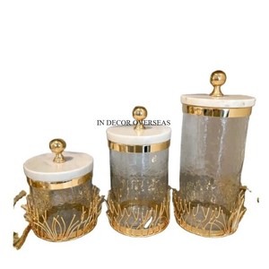 Base de metal resistente chapado en oro de alta calidad y tapa superior de diseñador único de mármol blanco con botes de textura martillada de vidrio transparente - Product Image 2