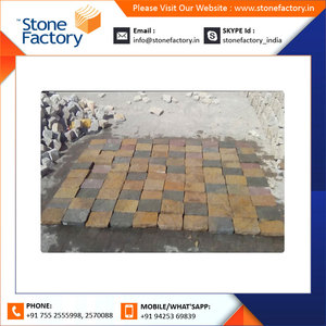 Pavés naturels d'extérieur en pierre jaune-brun, surface polie, formes carrées et personnalisées pour allées et décoration de jardin - Product Image 2