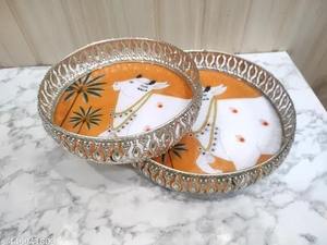 Plateau de service rond en métal décoratif de Noël avec finition nickelée pour plateau en métal à la maison élégant avec fini antique - Product Image 4