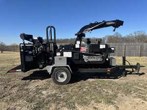 Trituradora de Tambor de Alimentación Manual de Alta Producción Bandit 18XP Intimidator con Capacidad para 18 Pulgadas y Motor - Product Image 2