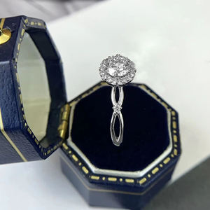 แหวนหมั้นทรงอินฟินิตี้แบบวงแหวนประดับเพชรทรงกลมแบบฮาโล  ทำจากทองคำขาว 10K 14K หรือเงินแท้ 925  ประดับเพชรเลี้ยงในห้องปฏิบัติการ  สวยงามโดดเด่น - Product Image 1