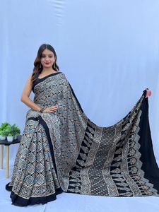 Sari Imprimé de Qualité Supérieure Style Bollywood en Tissu Georgette Doux Vêtement Ethnique d'Inde Offre Spéciale pour Fêtes d'Hiver - Product Image 3