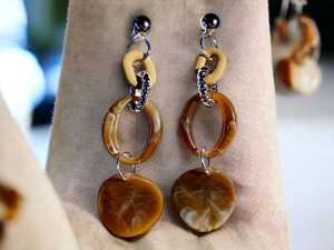 Boucles d'oreilles en corne de buffle faites à la main de haute qualité avec perle bijoux naturels de conception de vente chaude au prix de gros - Product Image 2