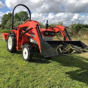Tractor compacto Kubota B1500 usado con cargador a precio económico - Product Image 1