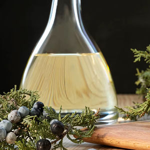 Aceite esencial de enebro 100% puro y natural en etiquetado privado de la India - Product Image 1