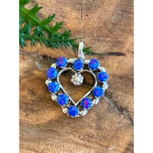 Colgante de Corazón de Ópalo y Plata de Ley Hecho a Mano por Zuni, Amuleto Religioso - Product Image 2