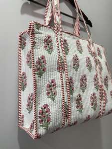 Bolsa de Mano Grande de Algodón Hecha a Mano, Acolchada en Turquesa con Bordado Rojo, Cierre de Cremallera, para Viajes de Verano y Compras Diarias - Product Image 2