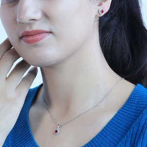 Conjunto de Joyería Zarkan Red Delight Dot Plateado con Patrón Geométrico en Oro de 18k y Platino, Moderno y Religioso, para Regalo de Compromiso o Aniversario - Product Image 2