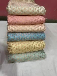 "Tissu de brocart jacquard de luxe Textile de satin tissé avec des motifs floraux et traditionnels pour Sherwanis, Sarees, robes - Product Image 6