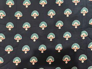 Tissu Popeline Noir Imprimé Liberty en Coton Biologique Peigné Respirant et Écologique pour Filles et Garçons – Vente en Gros - Product Image 3