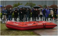 Radeau de sauvetage gonflable portable Compassarmor pour 5 personnes avec gonflage en 3 minutes, pagaie incluse - Bateau gonflable de sauvetage durable