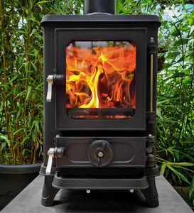 Estufa de Pellets de Madera de Alta Calidad Estilo Europeo en Oferta, Chimenea de Pellets con Gran Salida de Aire Caliente para Uso en Interiores Disponible - Product Image 1