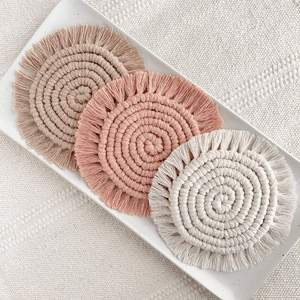 Posavasos redondos de macramé hechos a mano inspirados en el estilo bohemio intrincado anudado con algodón 100% a precio mayorista de La India - Product Image 3