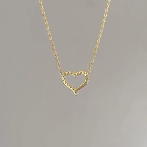 Collier délicat en moissanite chrétienne en forme de cœur, pendentif en or en forme de cœur, cadeau de fête pour femmes - Product Image 4