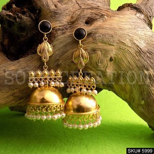 Boucles d'oreilles pendantes classiques plaquées or pour femme, design Jhumki, marque SOKU, référence SKU5999 - Product Image 1