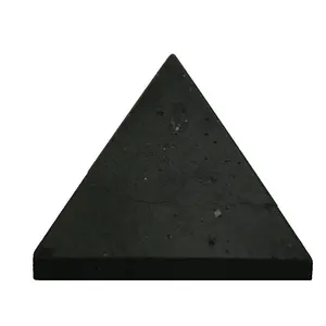 Pyramide en marbre noir naturel, pierre précieuse polie à la main avec accents de cristal - Product Image 3