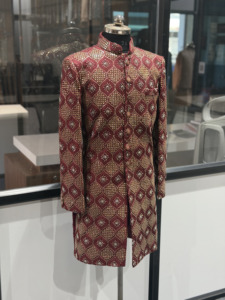Costume Sherwani de luxe pour homme, brodé de couleur bordeaux, tenue de mariage indienne, veste Achkan indo-occidentale pour le marié avec travail de sequins complexe - Product Image 6