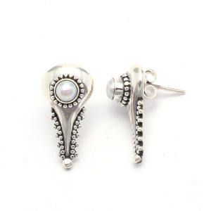 2023 meilleure vente à la mode en argent Sterling fin forme naturelle perle boucles d'oreilles pour les femmes pour cadeau de mariage directement fabricant - Product Image 1