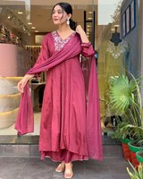Ensemble Anarkali Kurta de créateur indien et pakistanais pour femmes inspiré de Bollywood avec la collection exclusive Dupatta et Pant