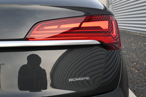 Sedán Premium de Lujo Mediano 2025 con Faros de Xenón, Transmisión Automática, Interior de Cuero Oscuro, Neumáticos R17 y Llantas de Aleación de Aluminio - Product Image 5