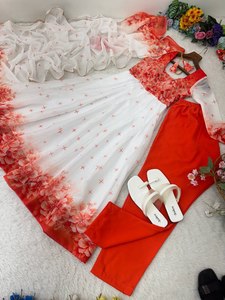 Conjunto de Kurti Elegante con Estampado Floral de Colores Brillantes y Costuras Impecables, Ideal para Fiestas - Product Image 6