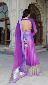 Lehenga en mousseline ombrée violette avec dentelle violette solide Dupatta détaillant la soie Lehenga Choli - Product Image 6