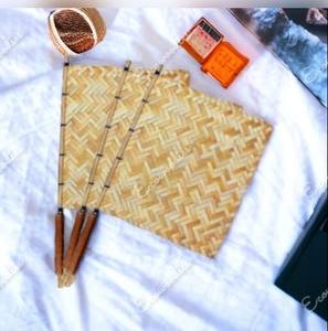 พัดลมระบายความร้อนทำจากไม้ไผ่ทรงสี่เหลี่ยมน่ารักพร้อมด้ามจับยาวอุปกรณ์เสริมสำหรับบ้านอัจฉริยะและของขวัญสำหรับงานหัตถกรรมฤดูร้อน - Product Image 4