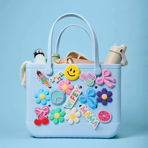 Sac de plage en EVA personnalisé avec breloques colorées, accessoires nœud floral, sac fourre-tout en caoutchouc imperméable avec logo personnalisé pour la vente en gros - Product Image 1