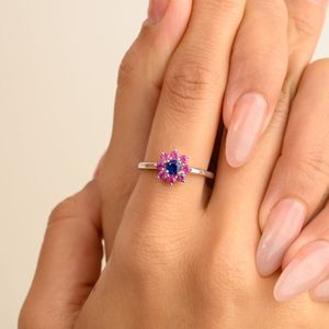 Magnifiquement conçu de haute qualité naturel coupe ronde rubis et bleu saphir Halo fleur bague en or blanc massif 14k bijoux - Product Image 2