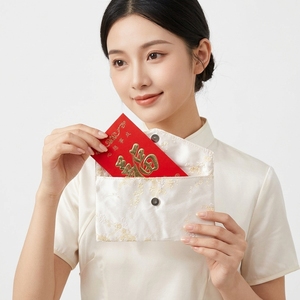 ซองแดงผ้าซาตินสไตล์จีนดั้งเดิมสำหรับปีใหม่เงิน<span class=keywords><strong>กระเป๋า</strong></span>สีแดงสไตล์ฮองเปา<span class=keywords><strong>กระเป๋า</strong></span>ของขวัญแบบ Ang-Pau ANG POW Lai - Product Image 1