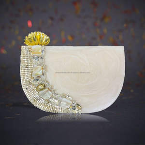 Pochette de luxe en résine faite à la main Nouveau design Sac à main de soirée avec chaîne d'épaule pour femmes et filles pour les fêtes de mariage - Product Image 2