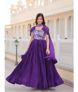 Salwar Kameez pakistanais en gros, tissu Chinnon de haute qualité, magnifiques robes de mariage prêtes à porter, dernières tendances indiennes - Product Image 1