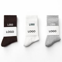 Chaussettes de sport en coton respirantes pour hommes et femmes avec logo personnalisé, chaussettes en tissu éponge rembourrées