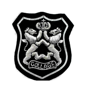 Badges de blazer et épaulettes brodés à la main en fil de soie, forme carrée, motif Couronne Royale - Product Image 2